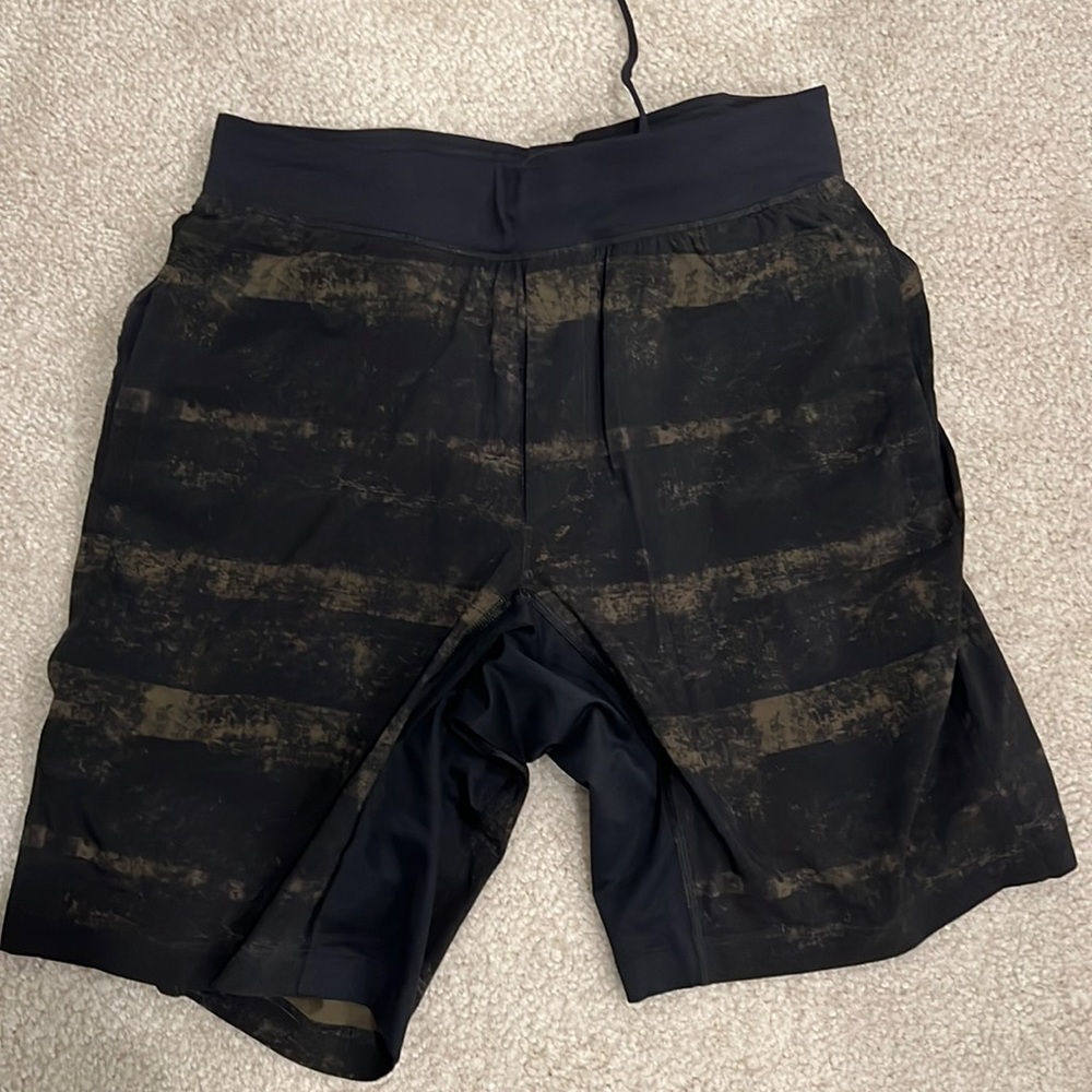Lululemon The SHORT 9” Medium with Liner Camo